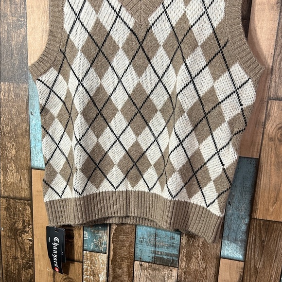 Classic Merino wool Sweater Vest in Brown and White - Picture 5 of 13